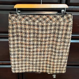 Ann Taylor LOFT textured skirt. 12P.